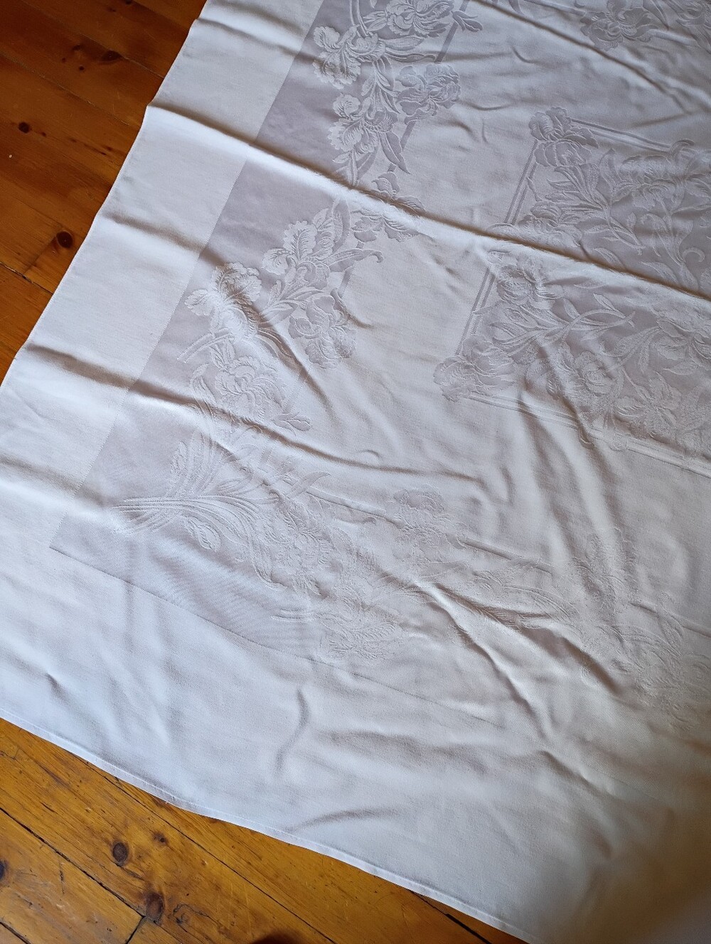 Vintage DAMASK JACQUARD WHITE IRIS TABLECLOTH.
